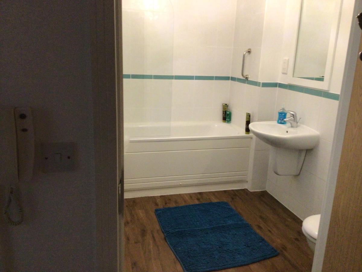 Luxurious River View Apartment With Terrace 우스터 외부 사진