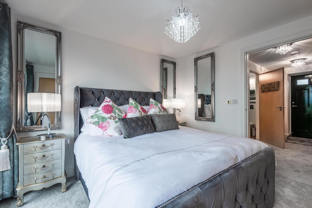 Luxurious River View Apartment With Terrace 우스터 외부 사진