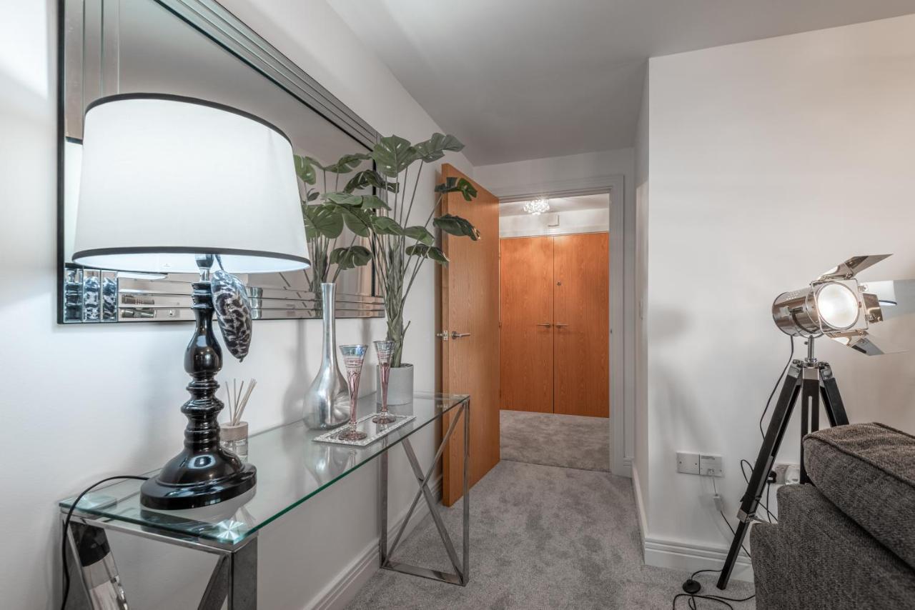 Luxurious River View Apartment With Terrace 우스터 외부 사진