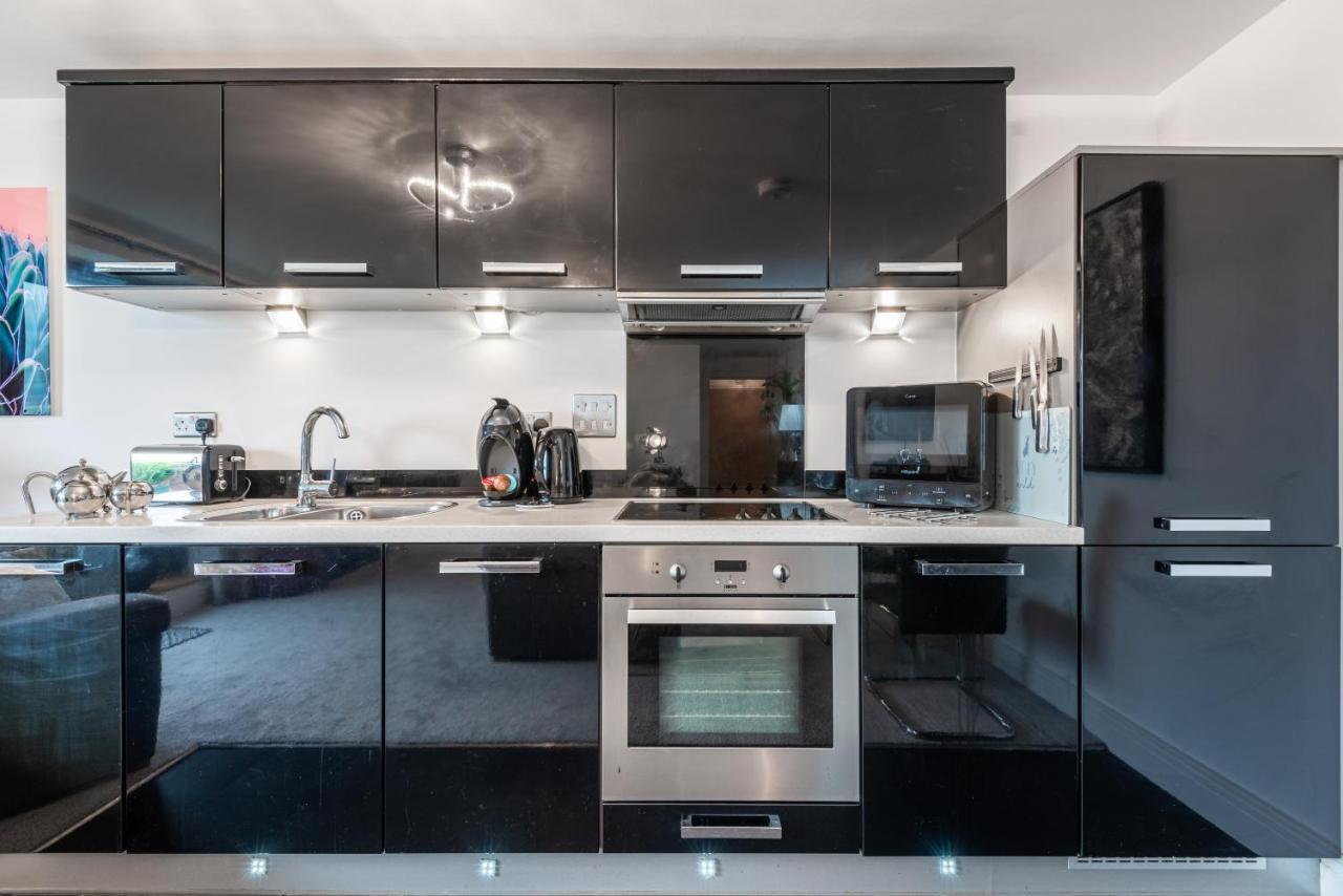 Luxurious River View Apartment With Terrace 우스터 외부 사진