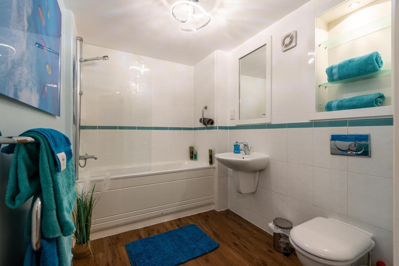 Luxurious River View Apartment With Terrace 우스터 외부 사진
