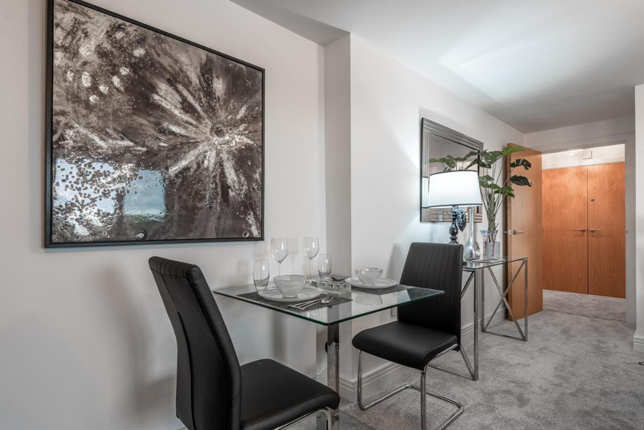 Luxurious River View Apartment With Terrace 우스터 외부 사진